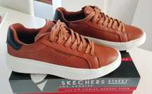 Ténis Skechers castanhos