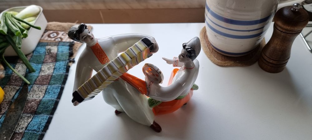 Фарфорова статуетка козаки-музиканти.