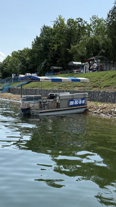 Катер катамаран прогулянковий човен моторний понтон