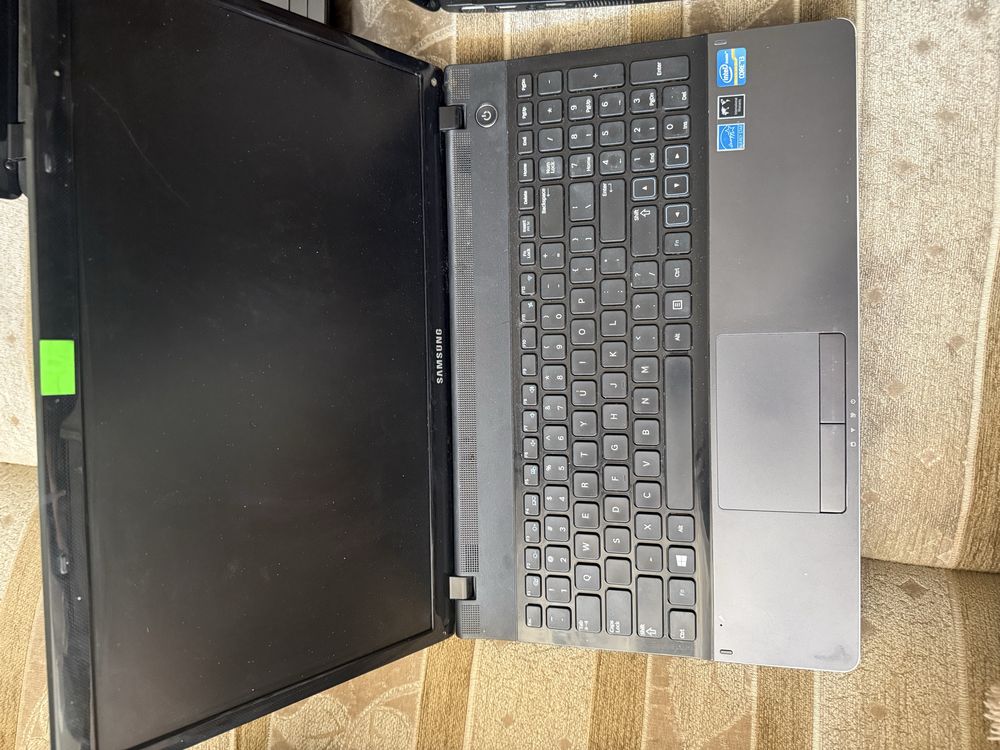 3 laptopy stan nieznany