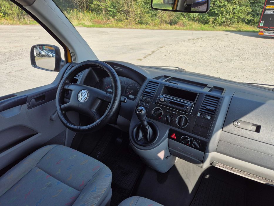 F-VAT 23%*Volkswagen Transporter T5*9 osób *SPRAWNA KLIMA*1 właściciel