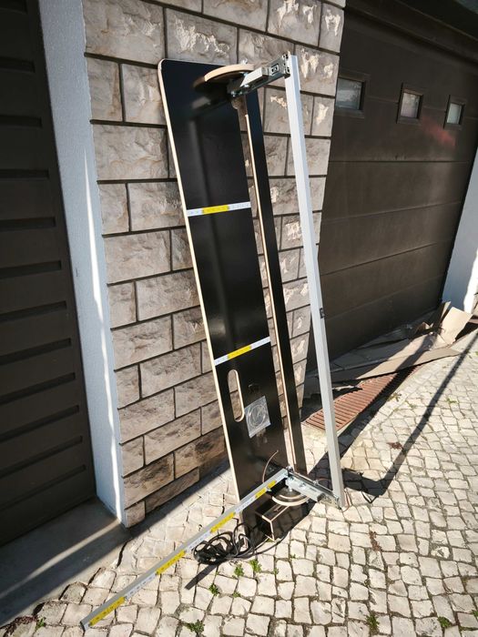 Máquina para cortar esferovite.