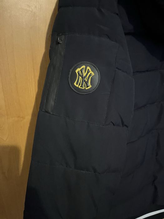 Чоловіча  чорна  куртка