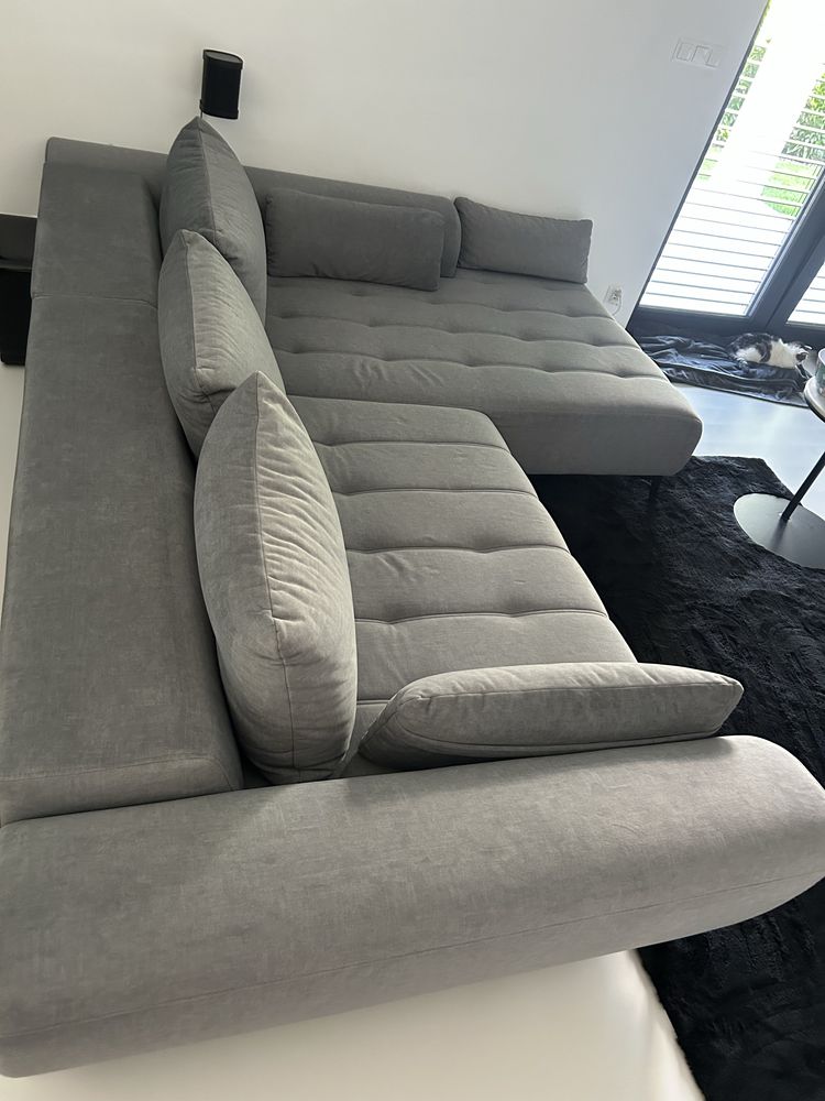 Sofa narożnik w kolorze szarym