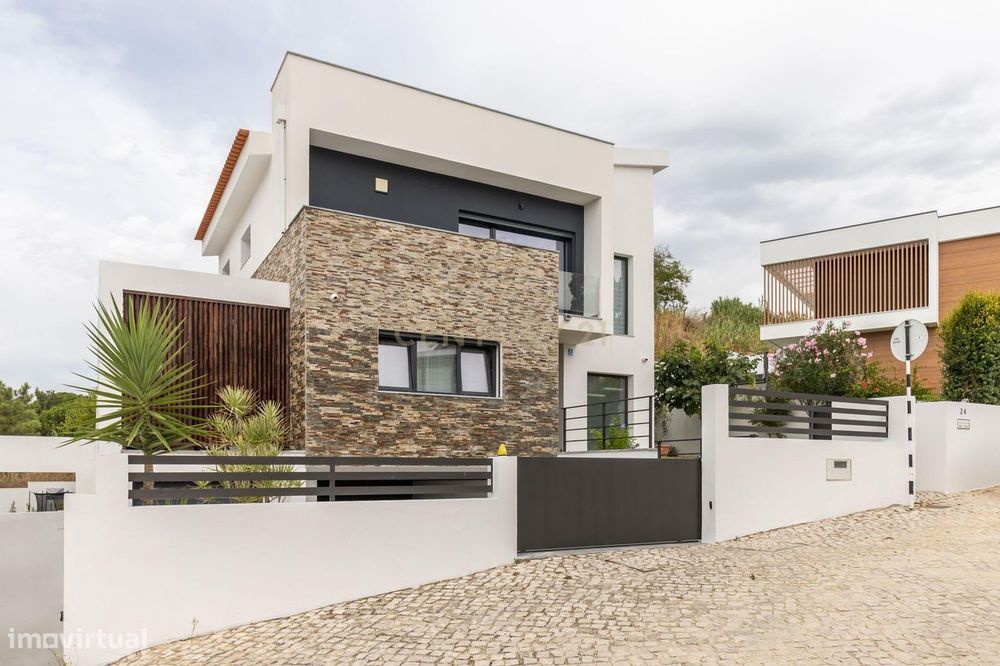 Moradia Isolada T4 de Prestígio – Bairro de São João, Sobreda