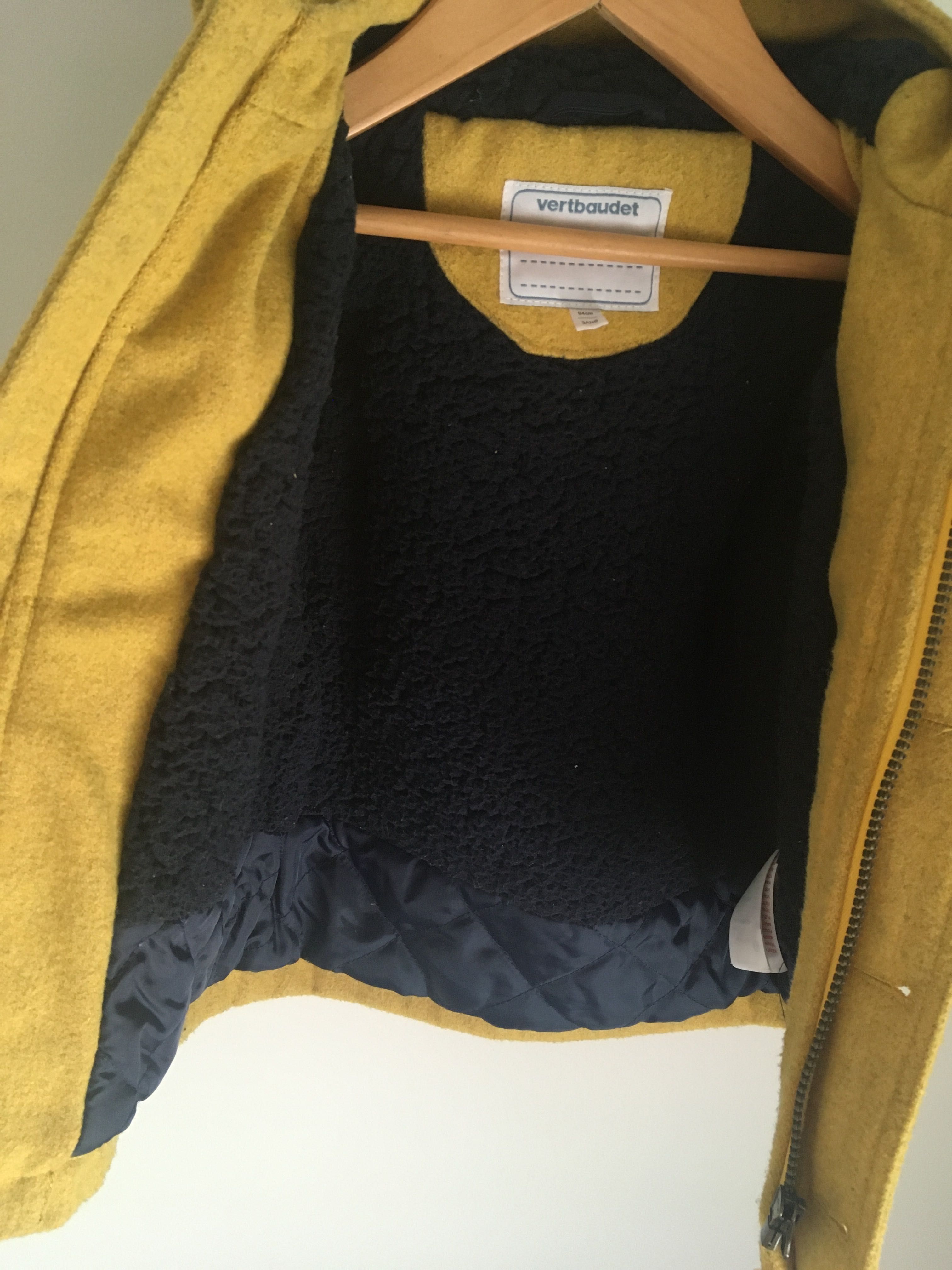 Casaco criança cor amarelo mostarda