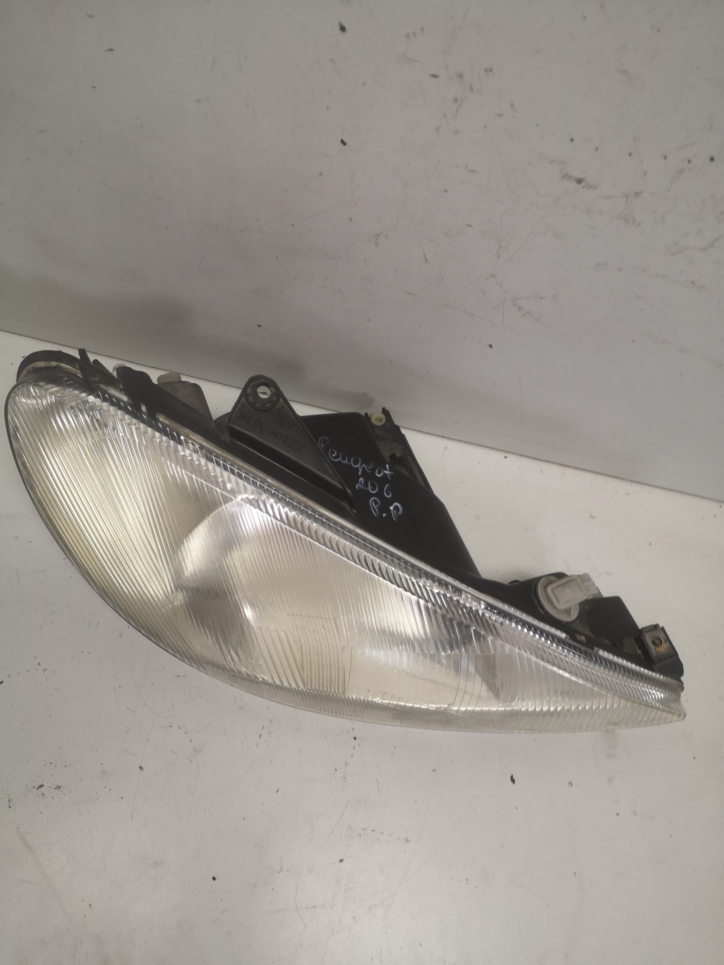 Peugeot 206 lampa prawa przód reflektor oryginalny