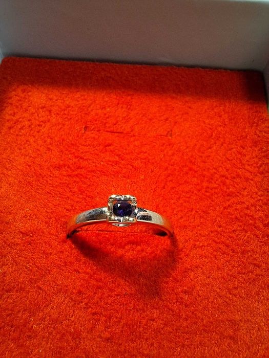 Каблучка з білого золота 585 проби з сапфіром від бренду Love you