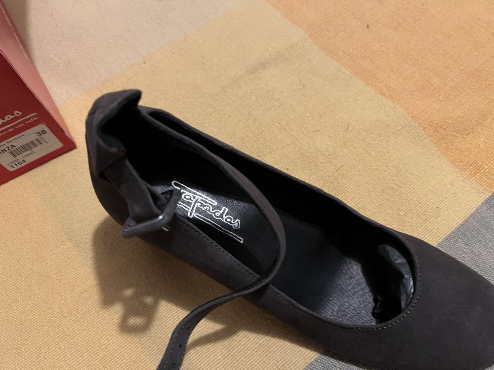 Sapatos cinza NOVOS