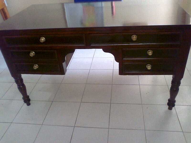 Secretária Romântica muito antiga, de grande formato