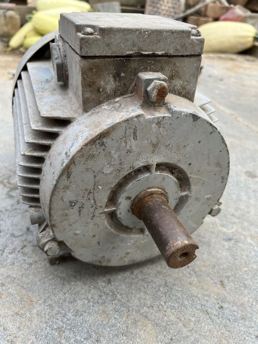 Асинхронний двигун 0,75 квт 705 об/хв