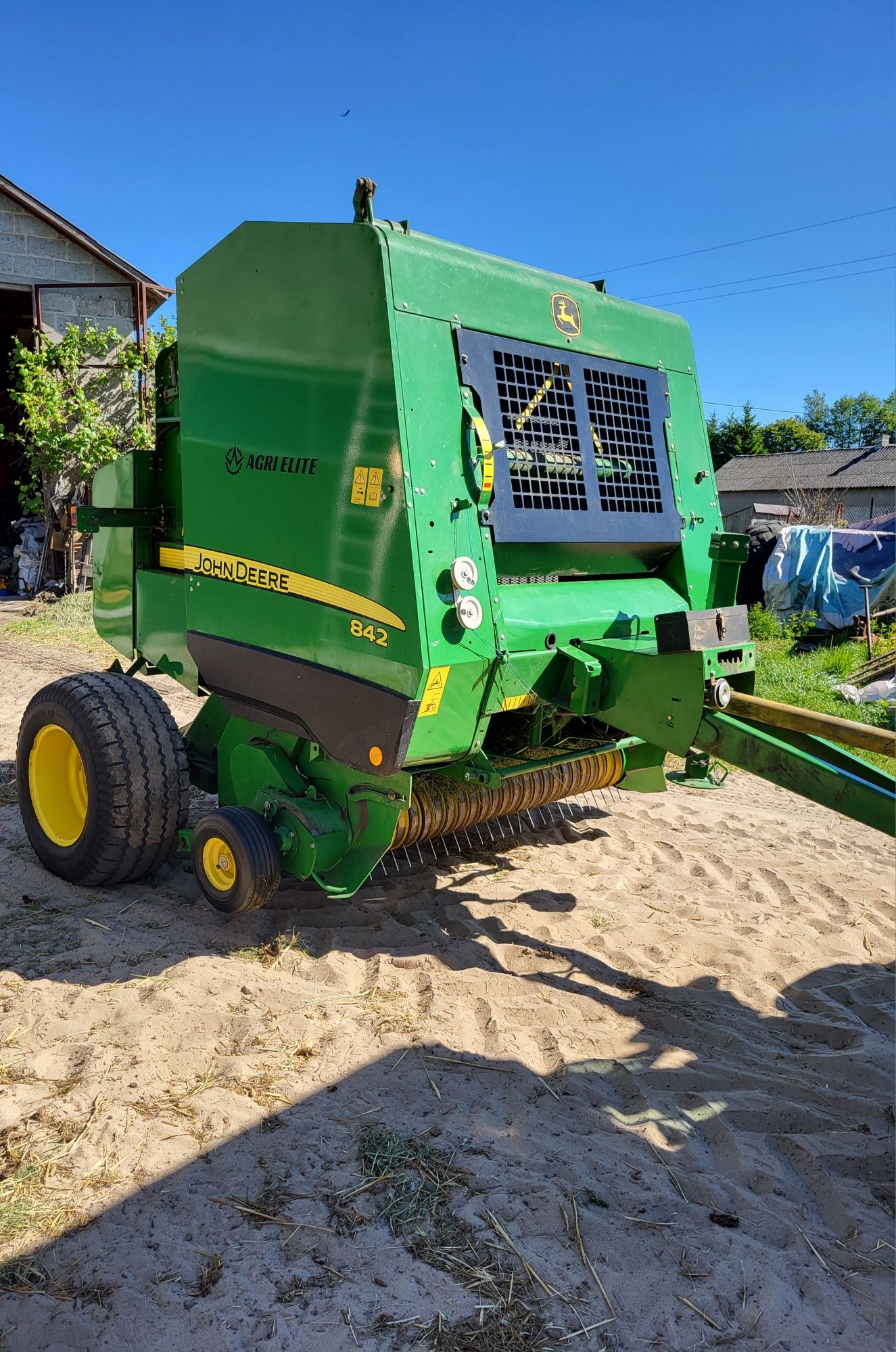 prasę JOHN DEERE 842 pasowa