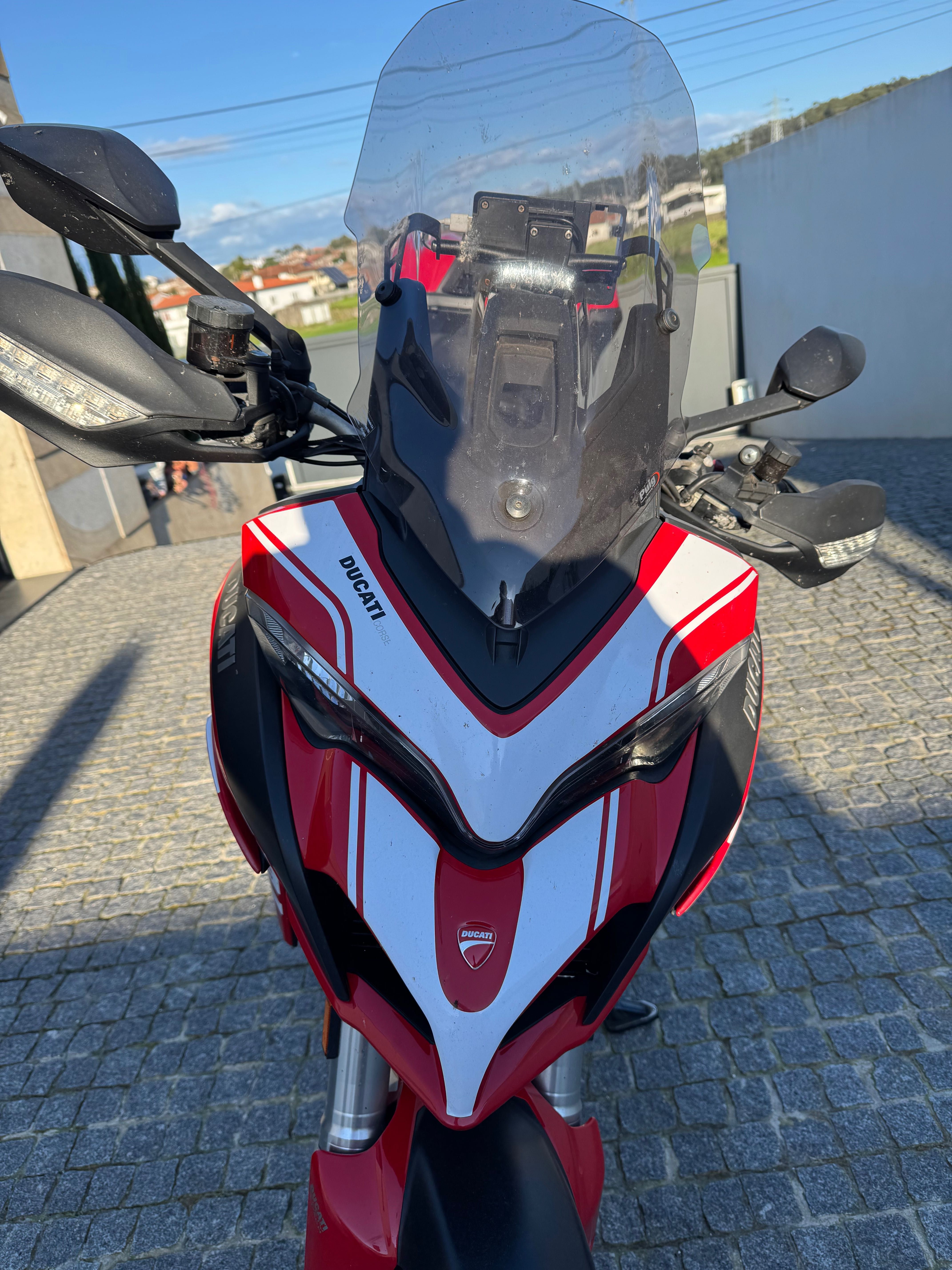Ducati multistrada 1200S com malas