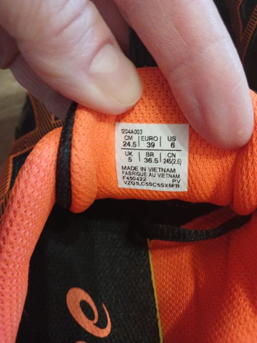 Кросівки хлопчику 38р.Взуття чоловіче ASICS. Кроссовки