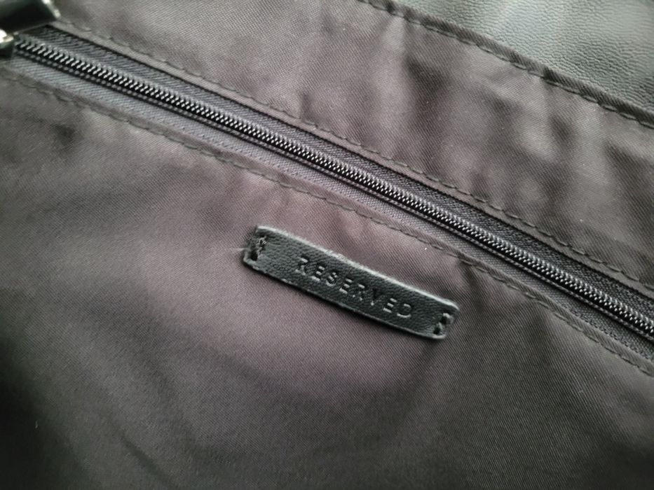 Pikowana torebka na łańcuszku