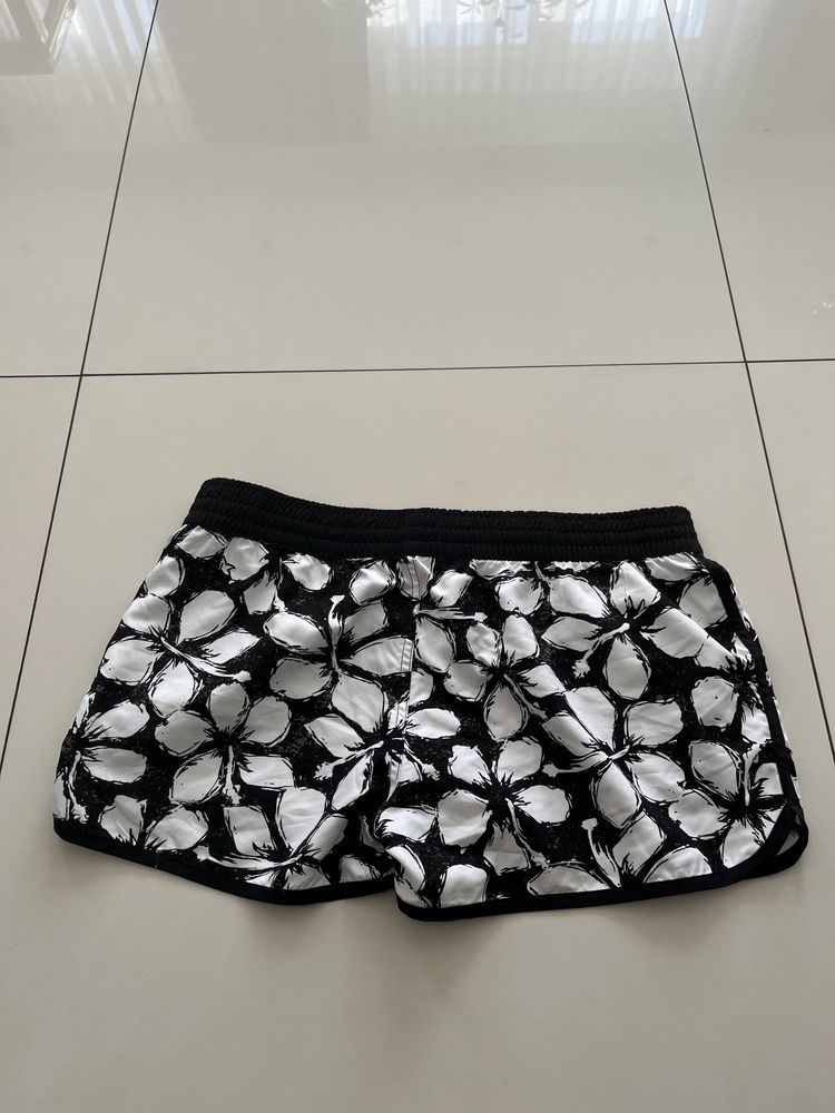 Nowe wzorzyste spodenki Fishbone rozmiar L