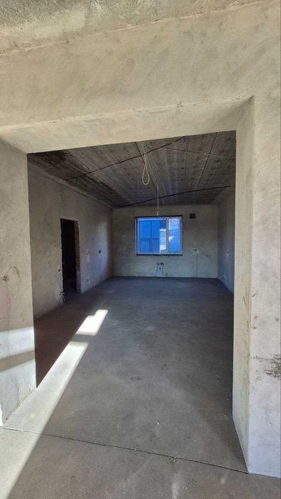 Продаж сучасного будинку в затишній локації.