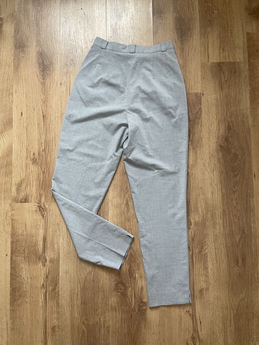 Сірі брюки з високою посадкою