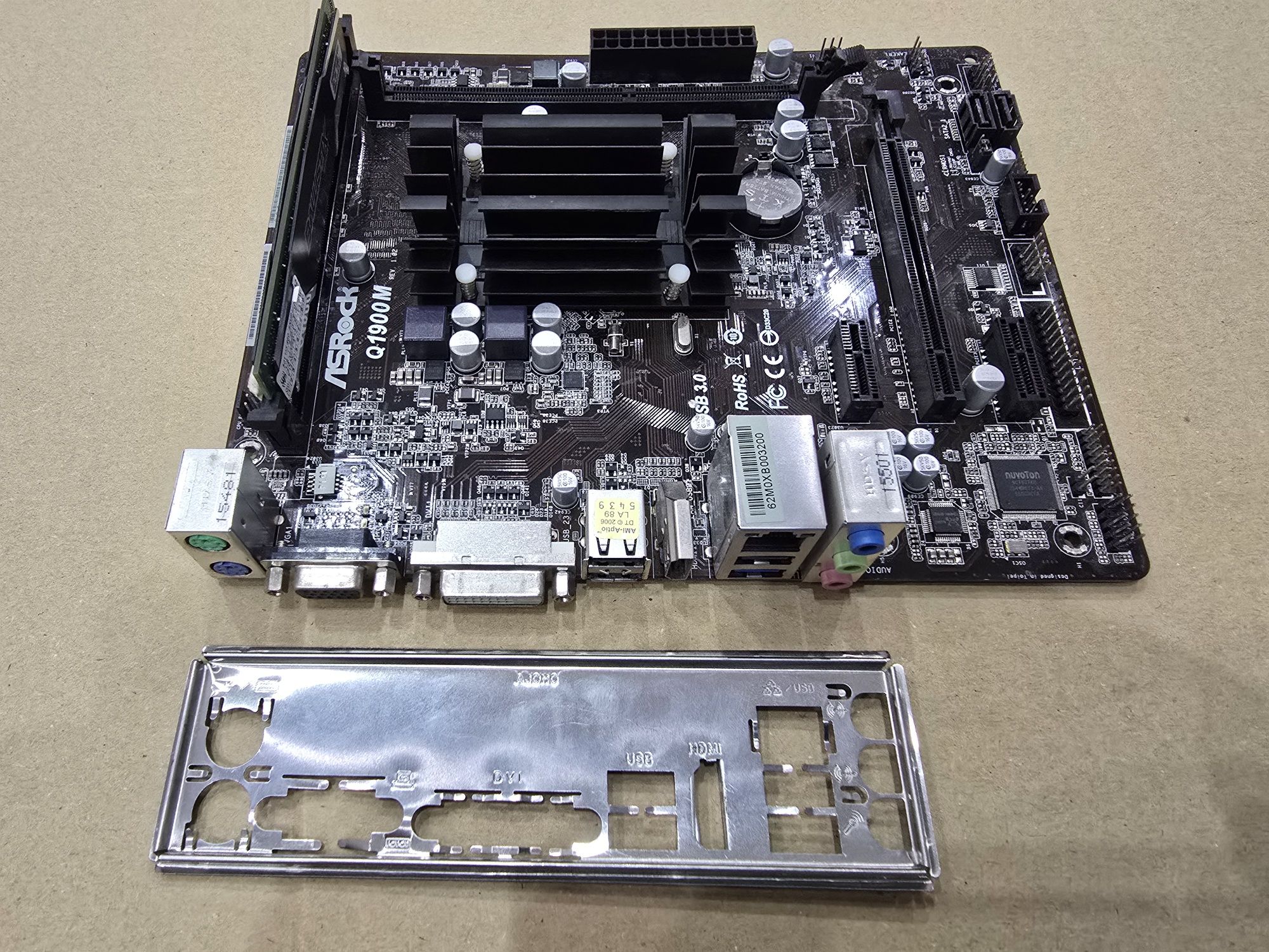 Intel J1900 Asrock Q1900M + 4GB DDR3