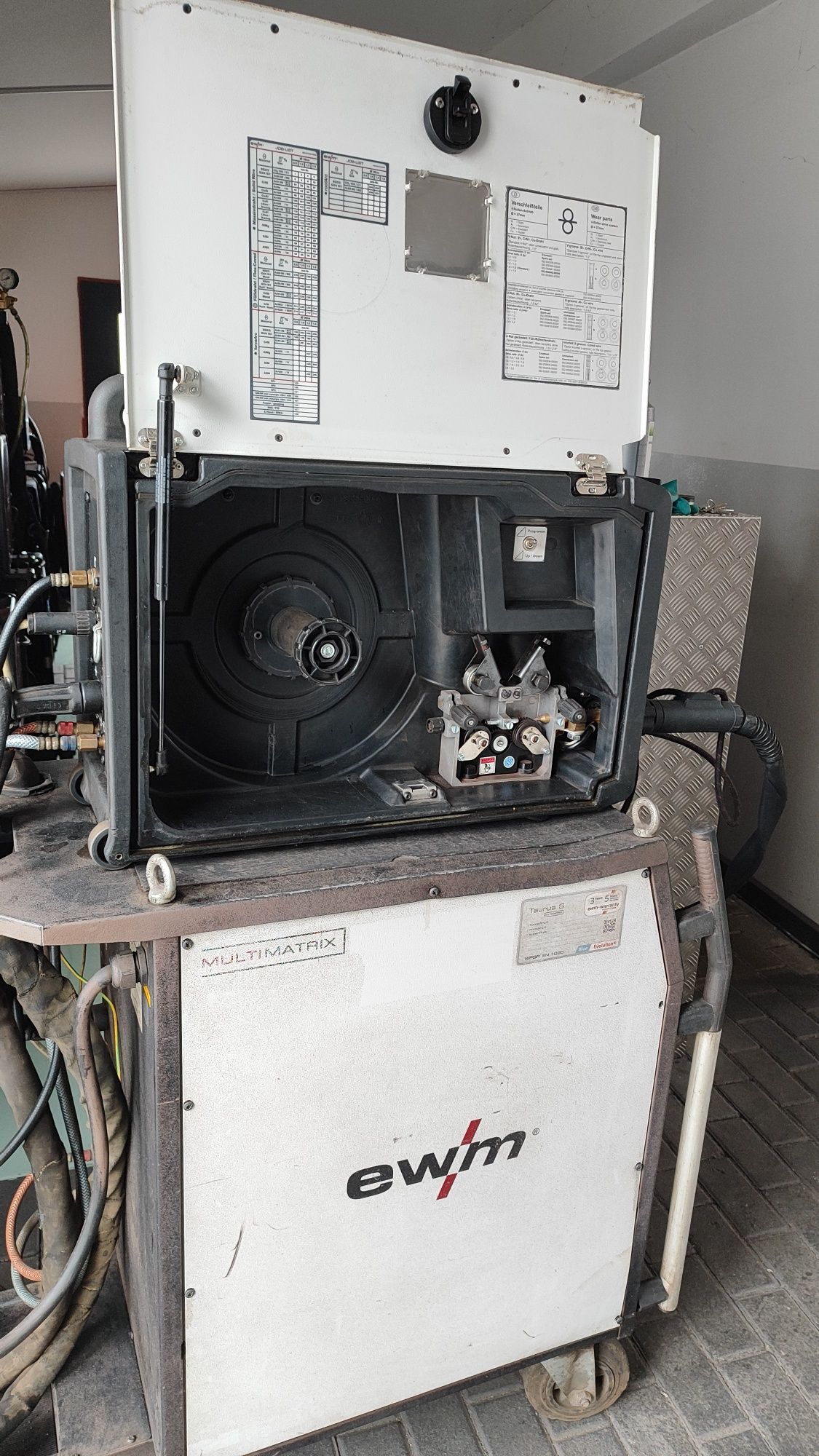 Spawarka EWM Taurus 401 synergic