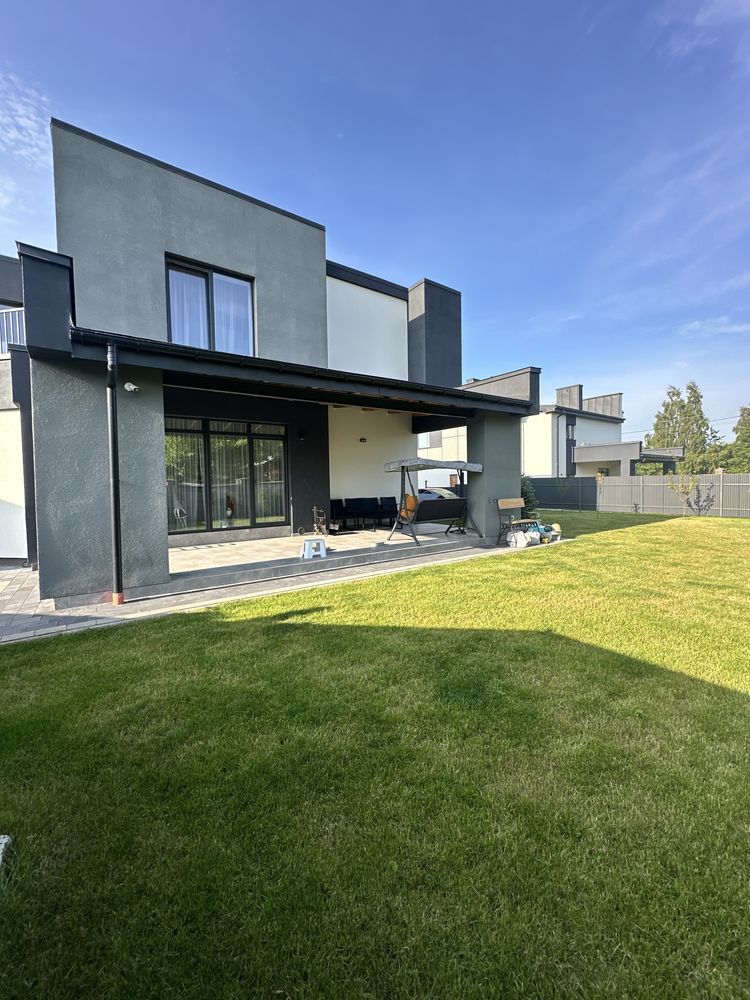 Продаж будинку з ремонтом 5 спалень