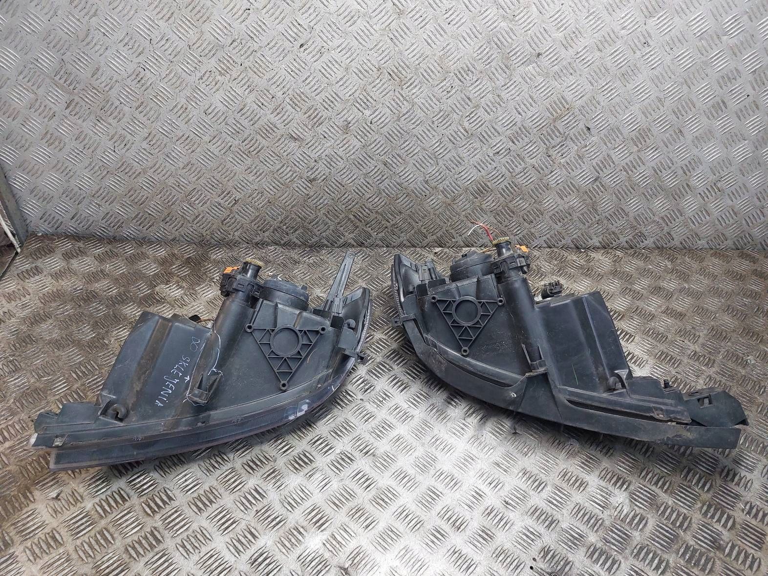 LAMPA LEWY PRZÓD + PRAWY PRZÓD MAZDA 3 I HB 5D BK EU EUROPA TYC