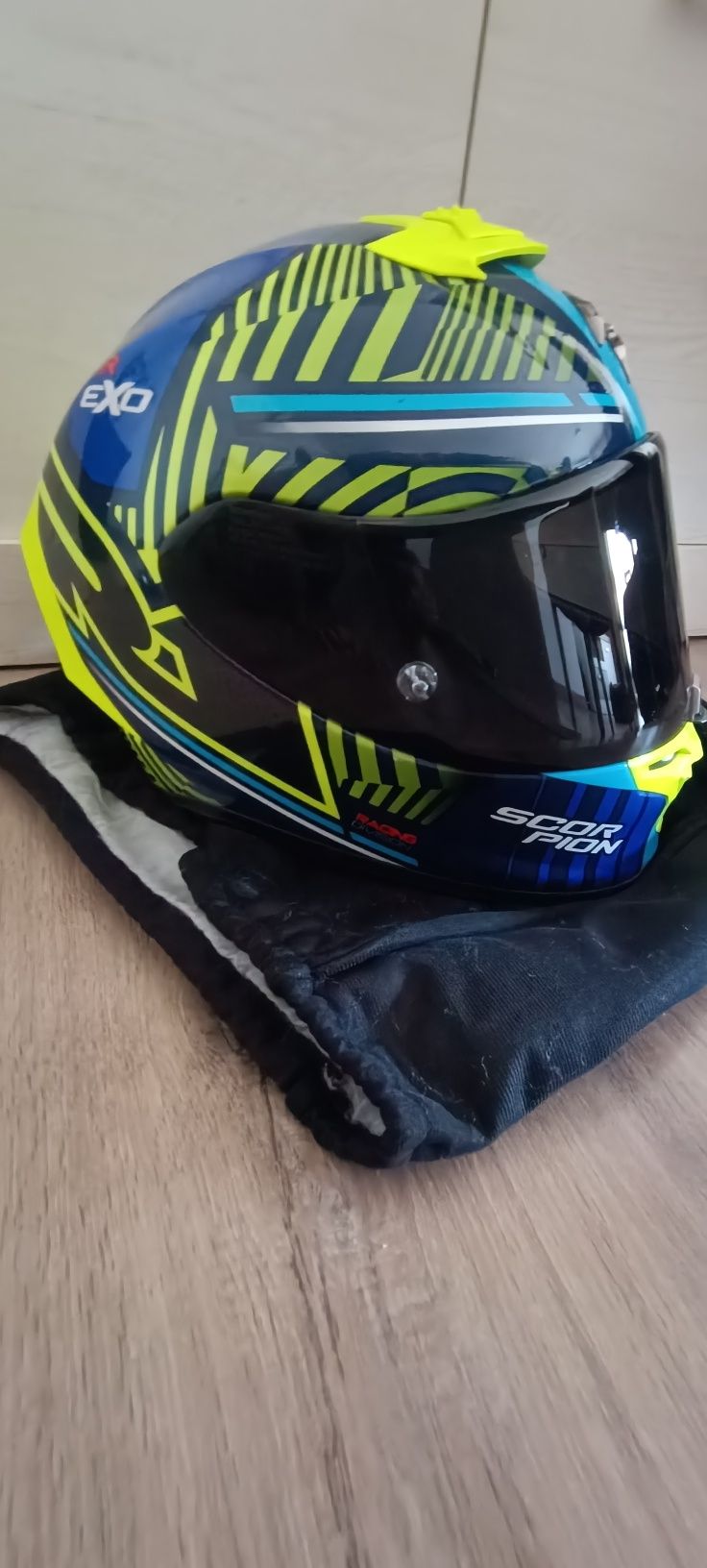 Capacete Scorpion R1