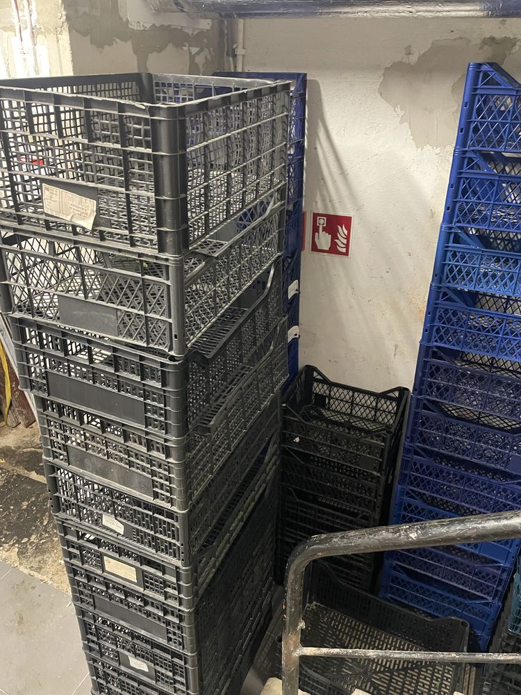Skrzynki   pojemniki plastikowe po owocach/warzywach