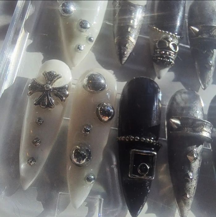 Długie Biało Czarne Stilettos Press on Tipsy