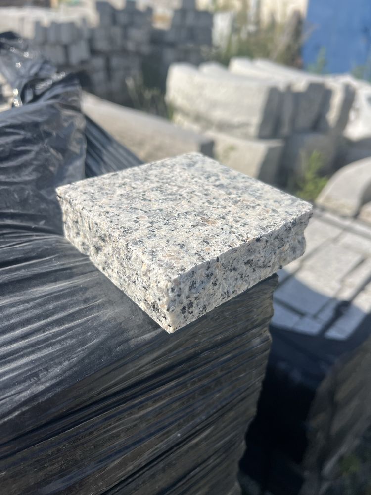 Puzzle granitowe płomieniowane 10x10x3 cm – ponad 20 m² dostępne