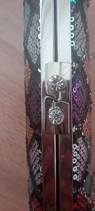 Cekinowa mini torebka puzderko na łańcuszku