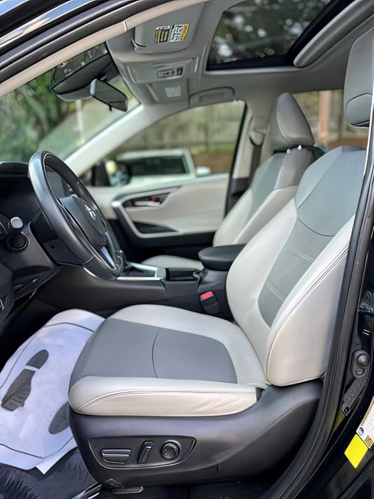 Toyota RAV4      2020