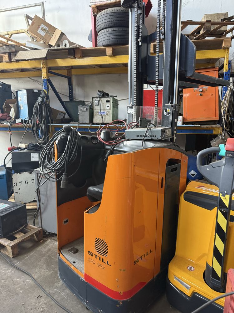 Empilhador staker de 2000 kgrs eletrico faz de porta paletes e elevaca