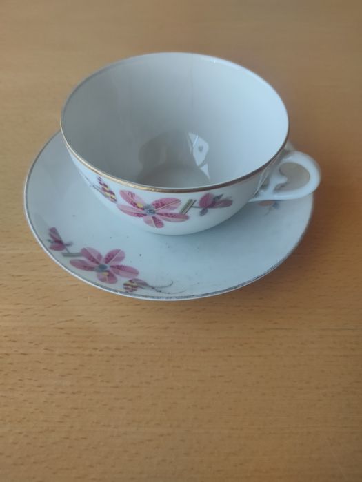 Chávenas "Empresa Electro Cerâmica V.N.G.".