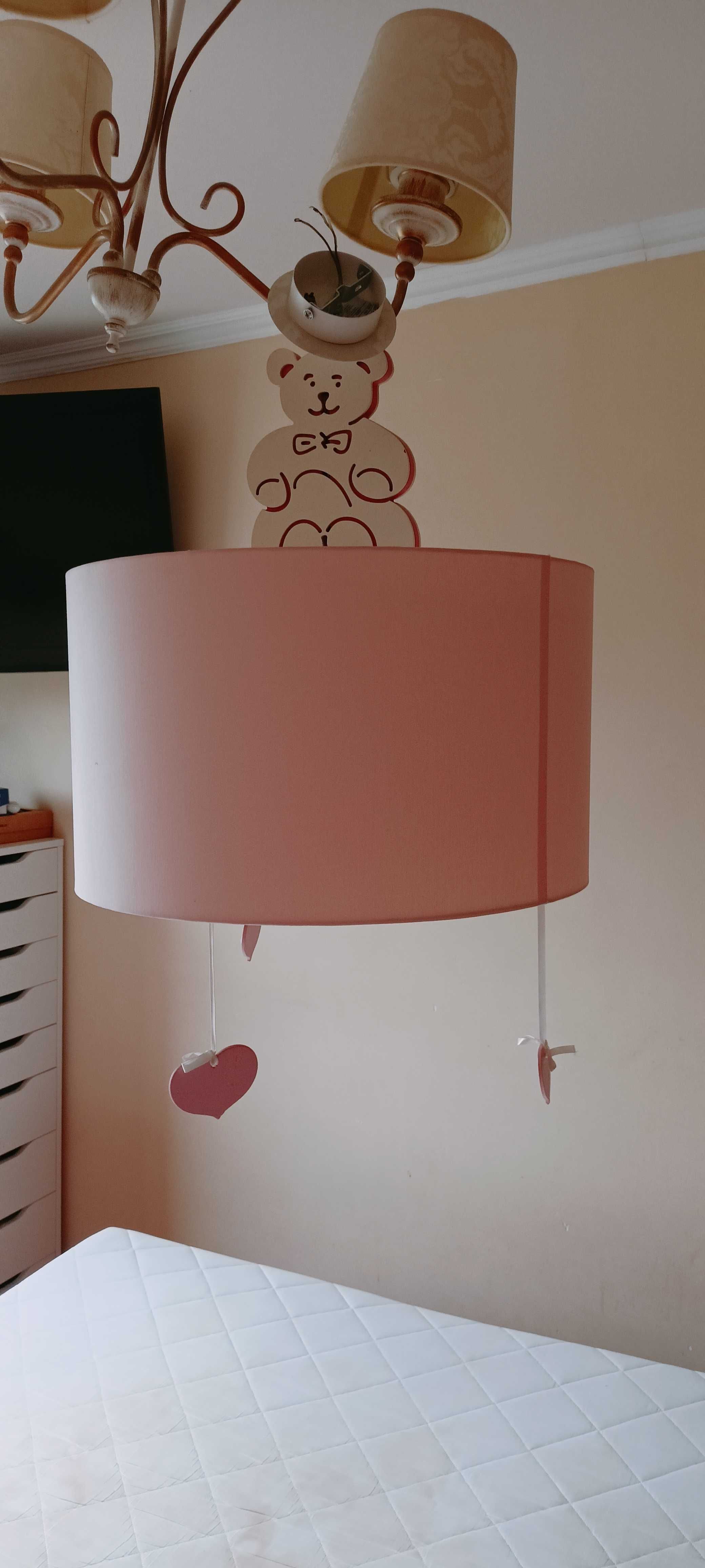 Lampa do pokoju dziewczynki