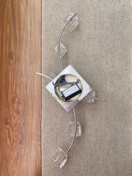 Красива люстра лампа гарний стан