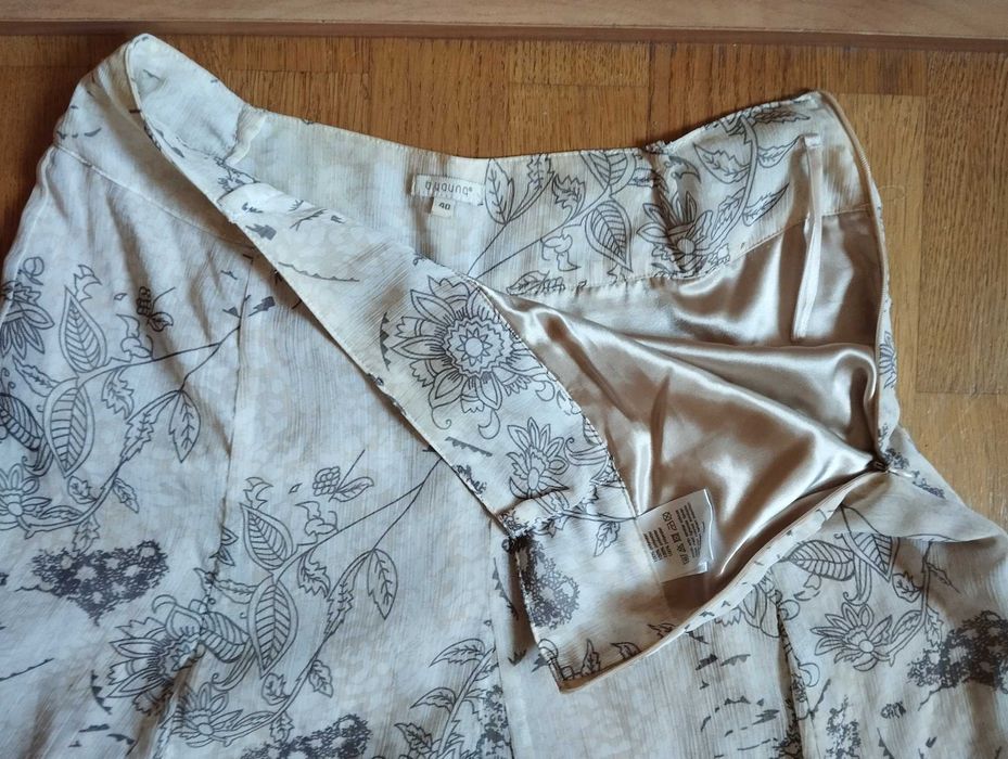 Spódnica B.Young z ozdobami z cekinów rozm. 40 szerokość w pasie 80 cm