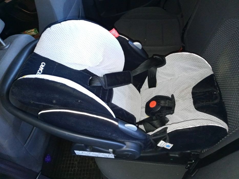 Sprzedam fotelik samochodowy wraz z bazą isofix