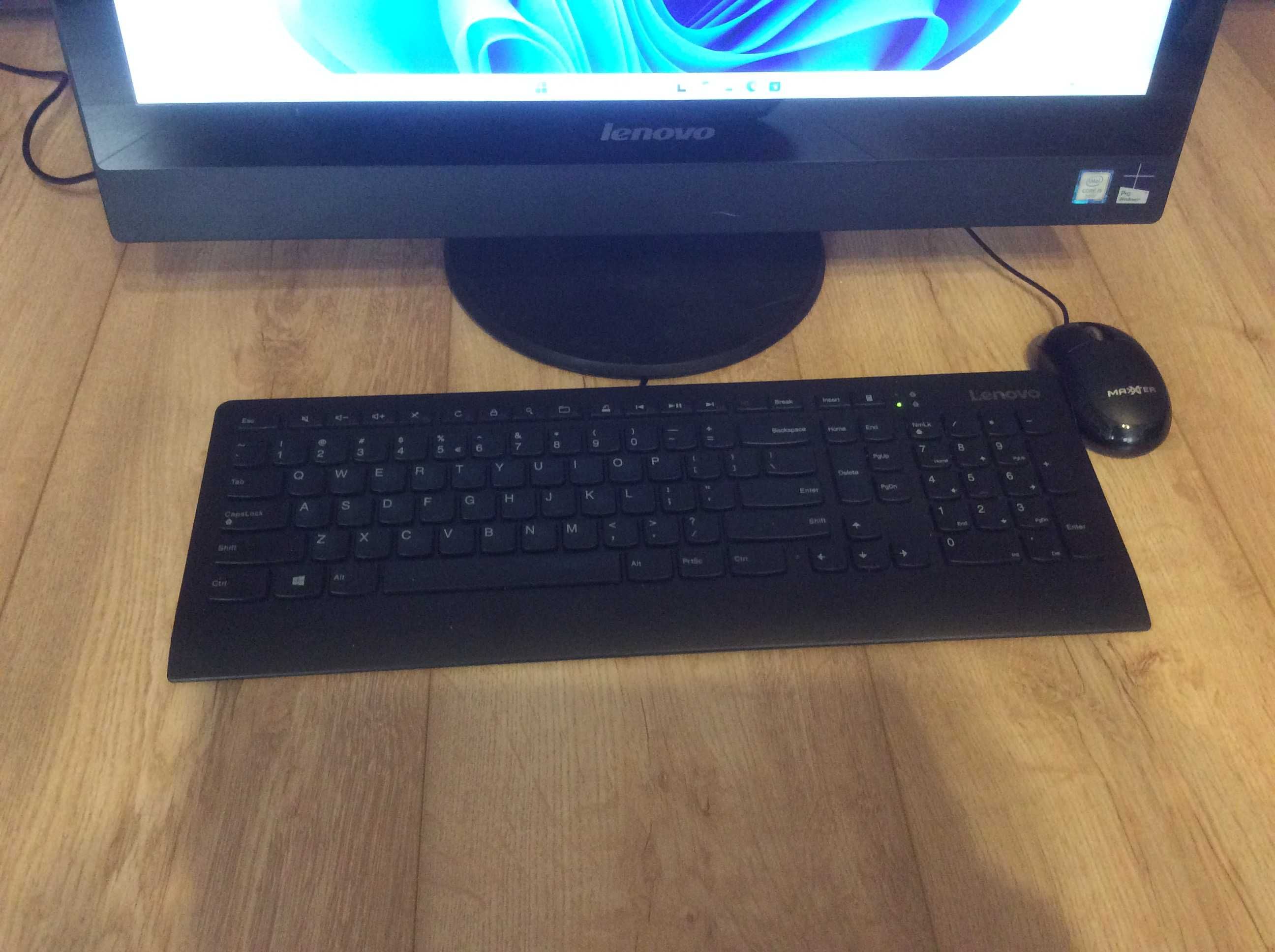 Komputer w monitorze 22''AiO/LenovoS400/i5 4x2,4/8GB/SSD256GB/Win11PRO