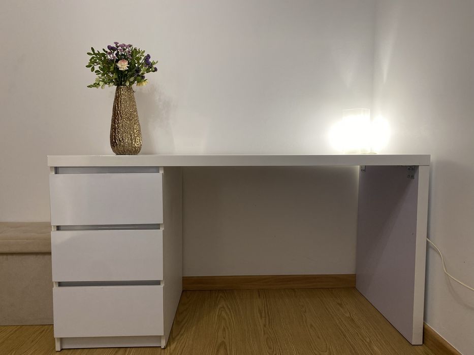 Secretária 140x60 cm