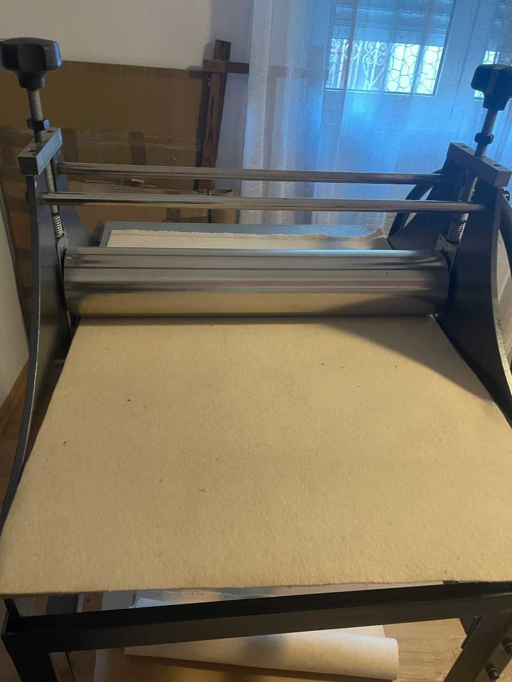 Tórculo profissional de estampagem e gravura