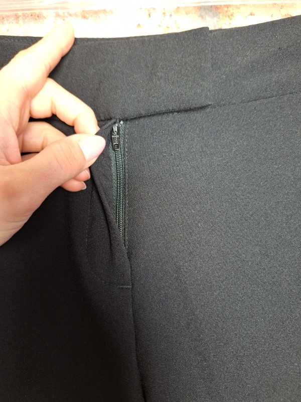 Czarne klasyczne spodnie cygaretki do pracy do biura wyjściowe 42 XL