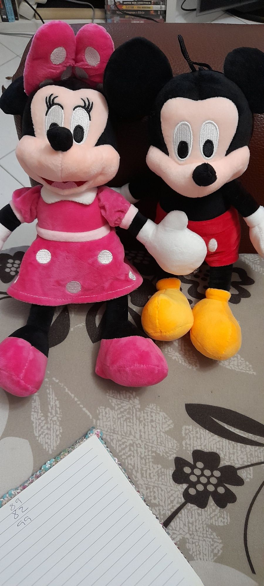 Conjunto Minnie e Mickey 35 cm, novo