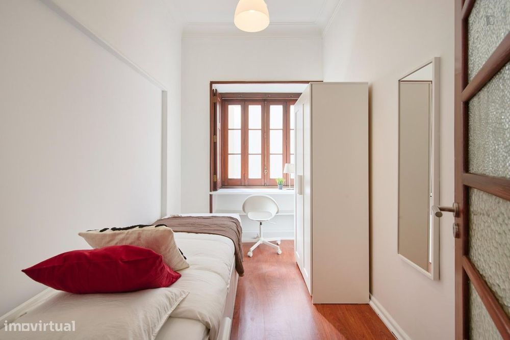 768672 - Quarto com cama de solteiro em...