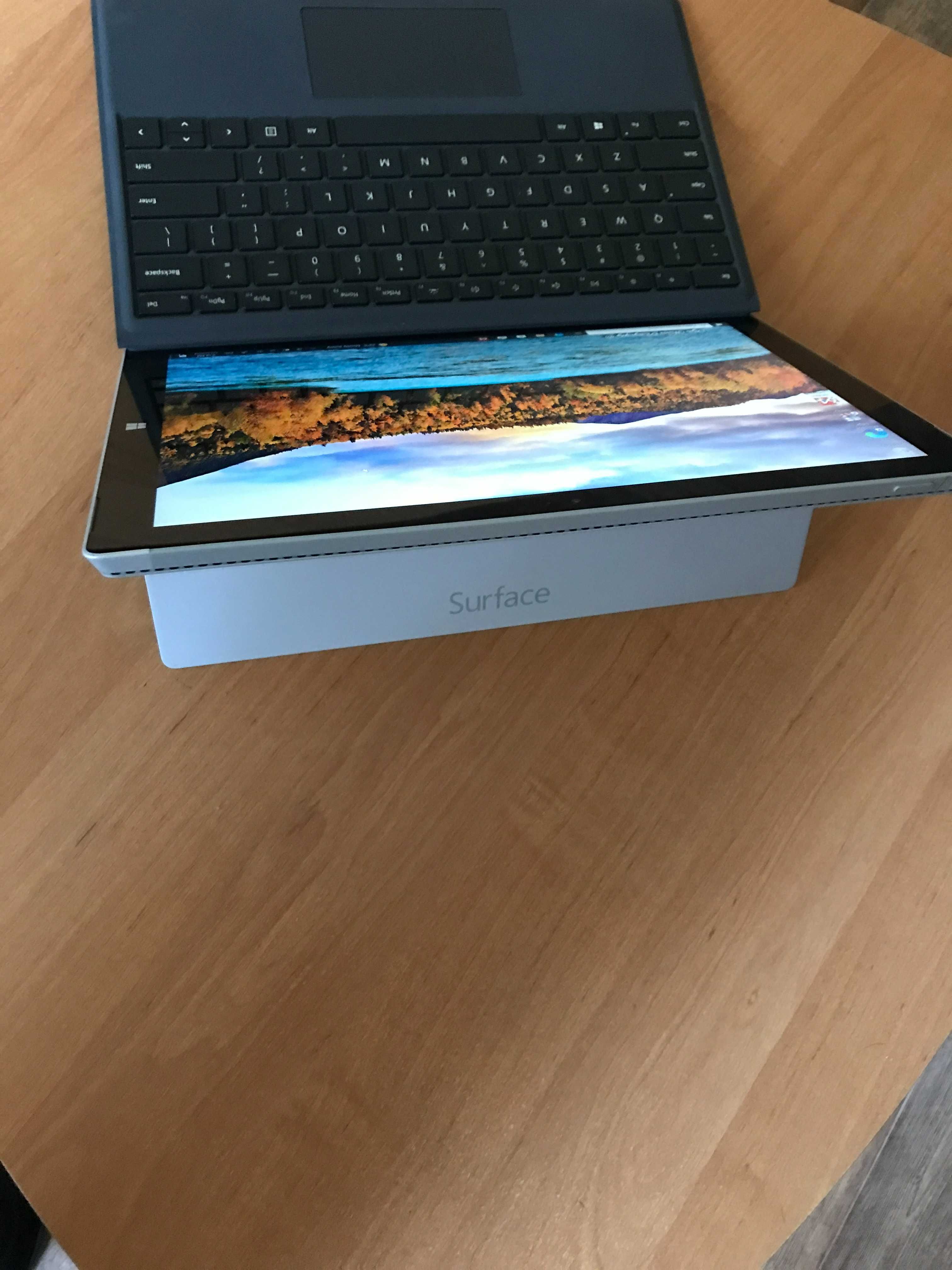 Microsoft Surface Pro 3. Windows 10 pro/ i3/4gb/ssd 64