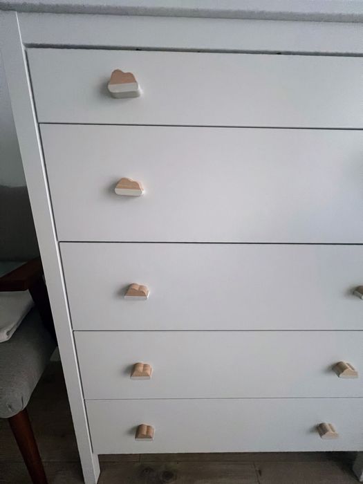 Cómoda IKEA KOPPANG branca com puxadores Zara Home