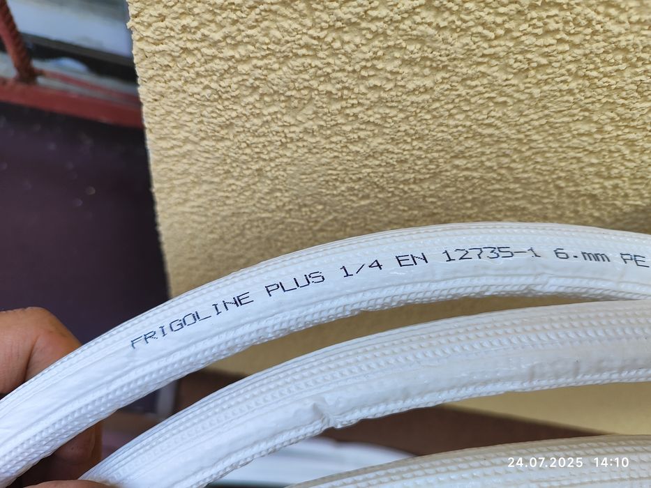 Zestaw rur miedzianych o średnicach 1/4 i 3/8 cala