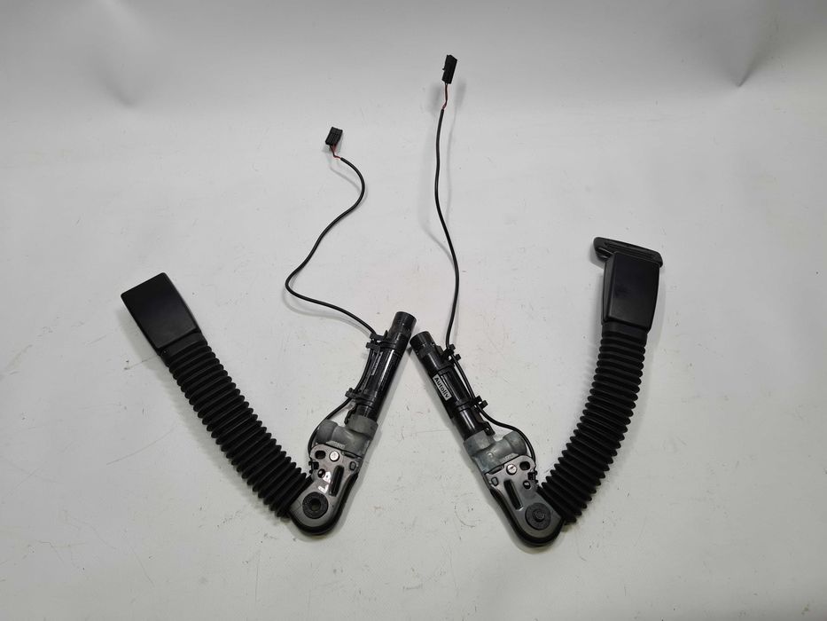 Napinacz pasa zapinka prawy prawa przód BMW E60 E61 OEM