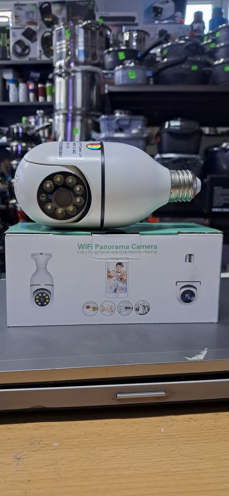 Kamera WiFi obrotowa panoramiczna w żarówce z podstawką monitorowanie