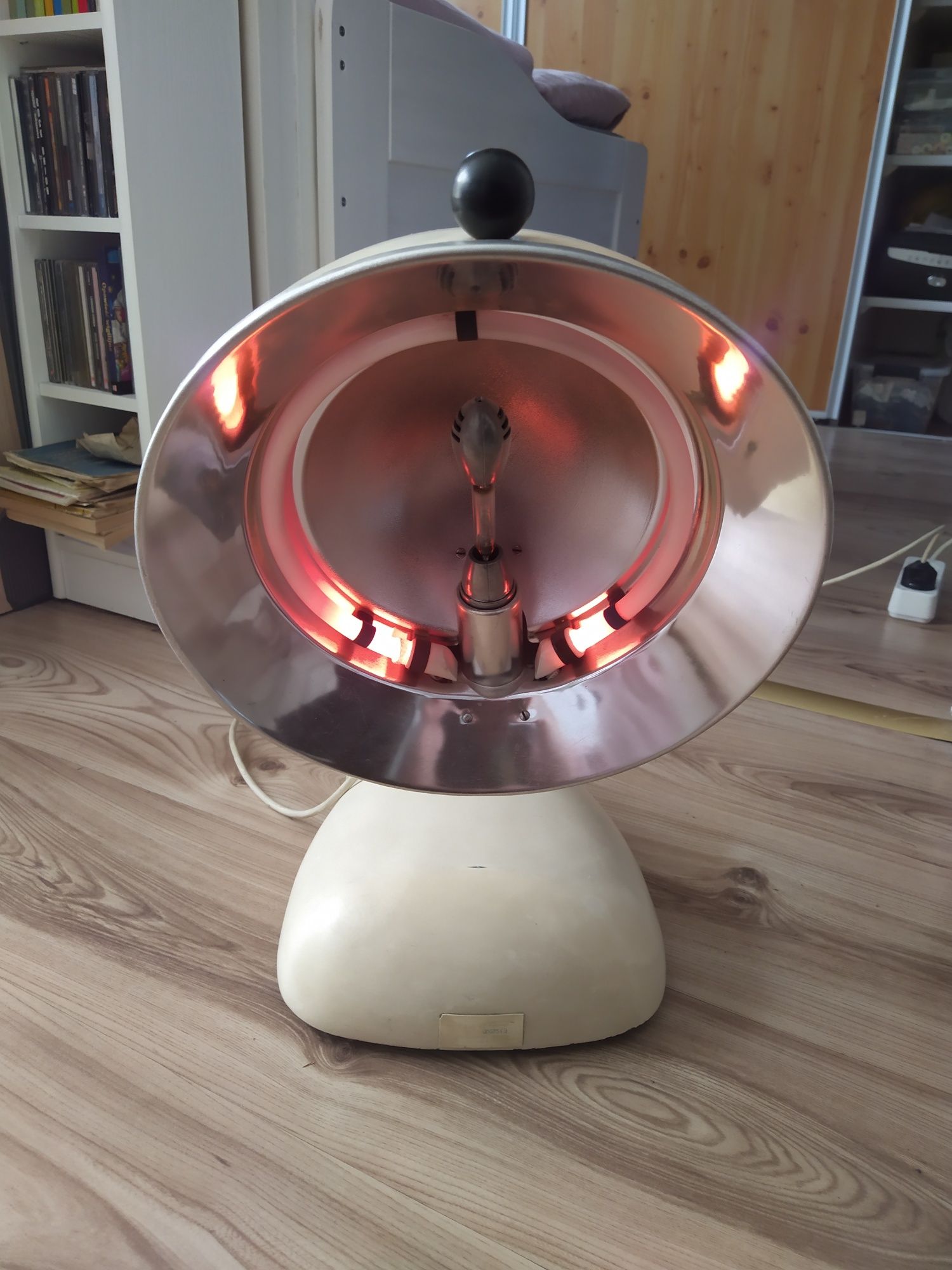 Lampa grzewcza/kwarcowa Famed z PRLu 100% sprawna Loft design